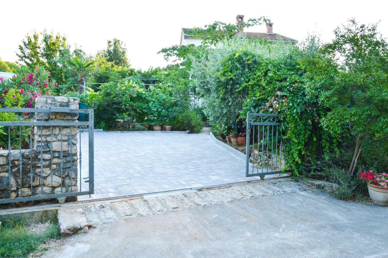 Apartment Zoja Pinezići エクステリア 写真